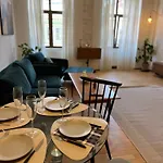 Luxury * كلوج-نابوكا