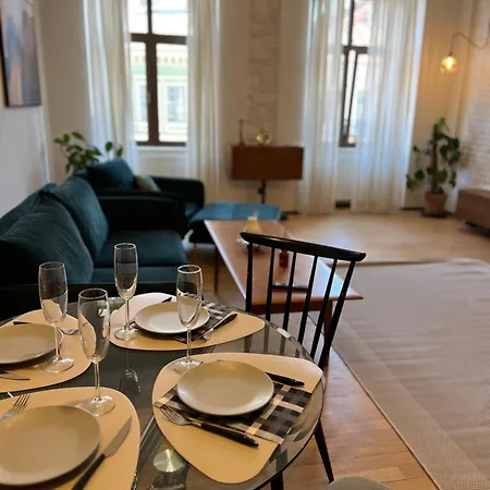 Luxury * Κλουζ-Ναπόκα